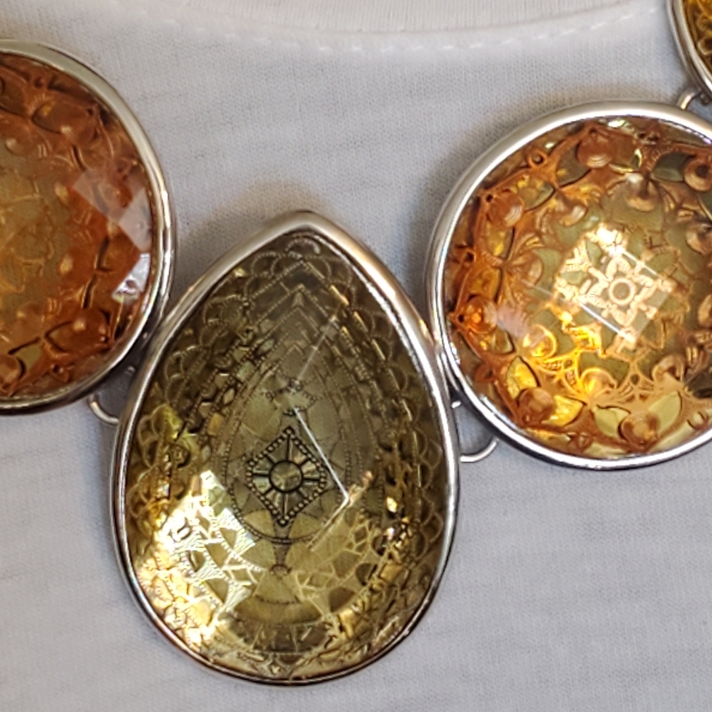 Amber look stones with filigree tri-tone necklace - Picture 2 of 9